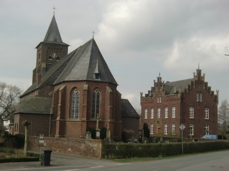 Goch-Hommersum : Huyskenstraße, kath. Pfarrkirche St. Petrus und Pfarrhaus
